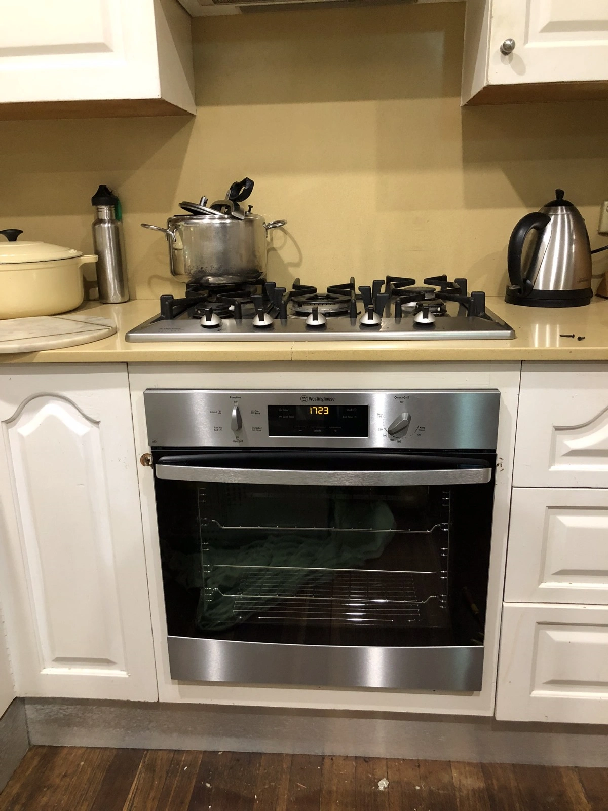 Cooktop and rangehood installations
